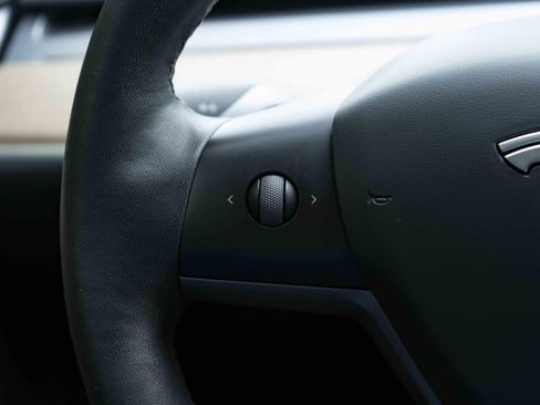 Used 2023 Tesla Model Y AWD image 20