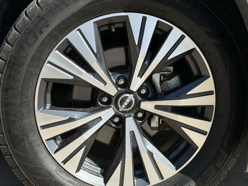 Used 2022 Nissan Rogue SV AWD/4WD image 9
