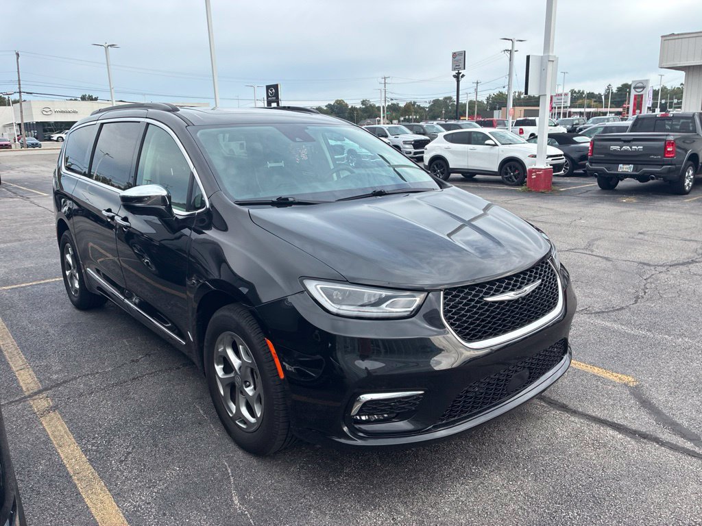 Used 2022 Chrysler Pacifica Limited AWD/4WD image 1