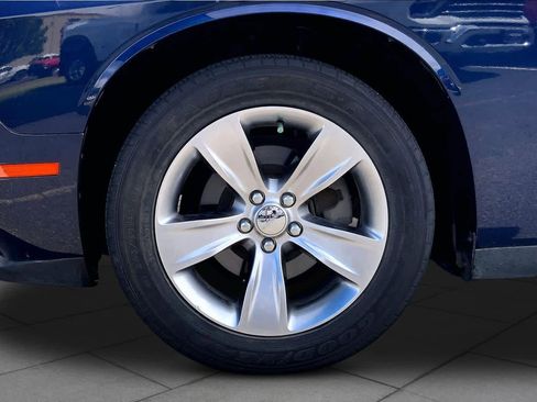Used 2016 Dodge Challenger SXT image 11