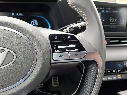 Certified 2025 Hyundai Elantra Sport image 20