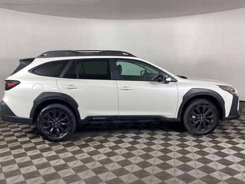 Used 2025 Subaru Outback Onyx Edition AWD/4WD image 4