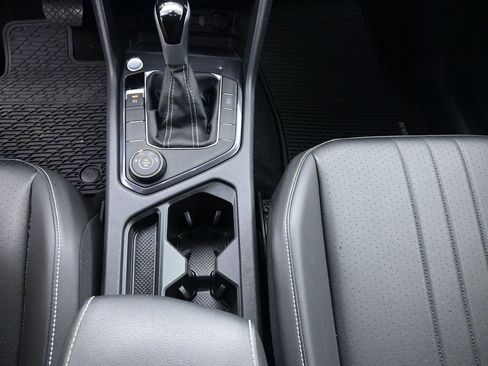 Used 2024 Volkswagen Tiguan SE image 14