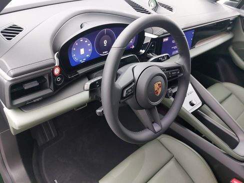 New 2026 Porsche Macan 4S Electric image 4