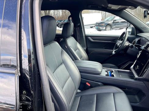 Used 2024 GMC Acadia Elevation image 10