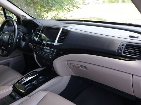 Used 2016 Honda Pilot Touring image 17