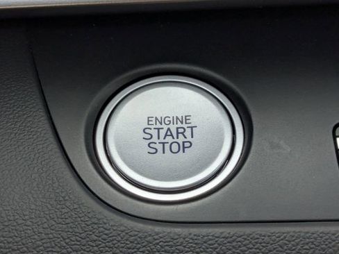 Used 2025 Hyundai Elantra SEL image 32