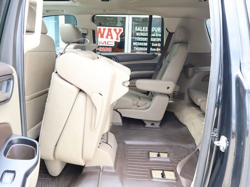 Used 2018 Chevrolet Suburban Premier AWD/4WD image 29