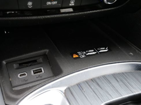 Used 2023 Buick Enclave Essence image 20