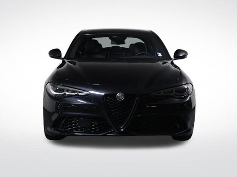 Used 2025 Alfa Romeo Giulia Intensa w/ Driving Assist Package image 8