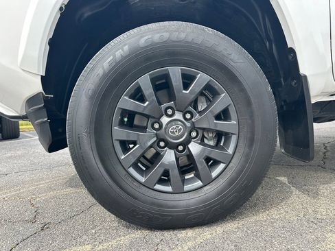 Used 2023 Toyota Tacoma SR5 w/ SR5 Appearance Package image 12