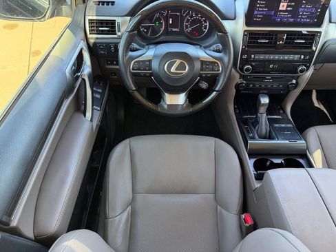 Used 2023 Lexus GX 460 Premium w/ Accessory Package AWD/4WD image 9