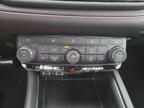 Used 2025 Dodge Durango GT AWD/4WD image 14