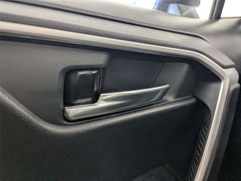 Used 2021 Toyota RAV4 XLE w/ Convenience Package FWD image 40
