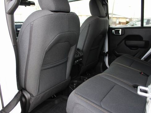 Used 2025 Jeep Gladiator Sport image 37