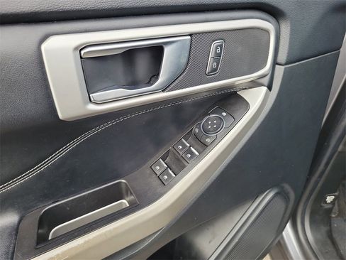 Used 2022 Ford Explorer XLT w/ Equipment Group 202A image 14