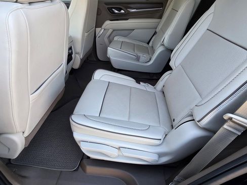 Used 2021 GMC Yukon Denali w/ Denali Premium Package image 11