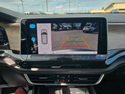 Used 2025 Volkswagen Atlas SE FWD image 17