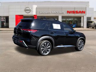 New 2026 Nissan Pathfinder Platinum FWD video 3