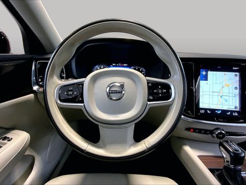 Used 2019 Volvo S60 T5 Momentum w/ Multimedia Package FWD image 5