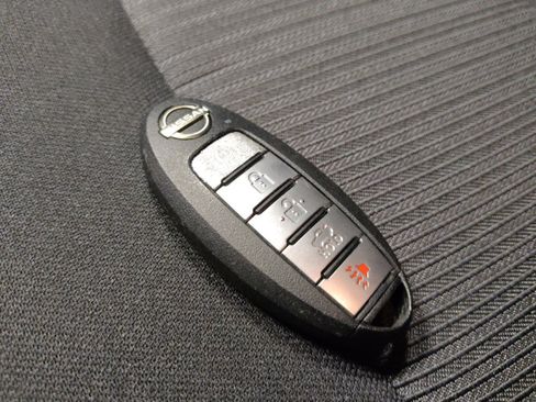 Used 2025 Nissan Sentra SV FWD image 32