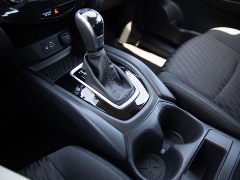 Used 2020 Nissan Rogue S AWD/4WD image 14