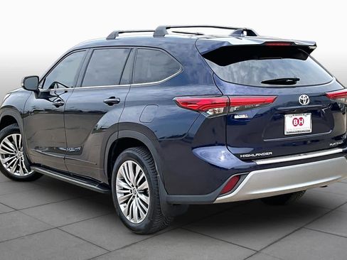 Used 2021 Toyota Highlander Platinum FWD image 12