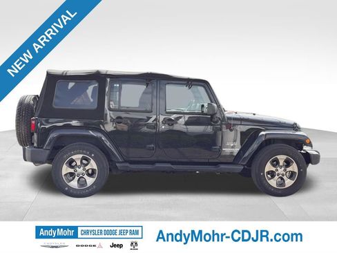 Used 2016 Jeep Wrangler Unlimited Sahara w/ Connectivity Group AWD/4WD image 8