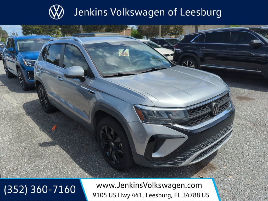 Used 2022 Volkswagen Taos SE FWD image 1