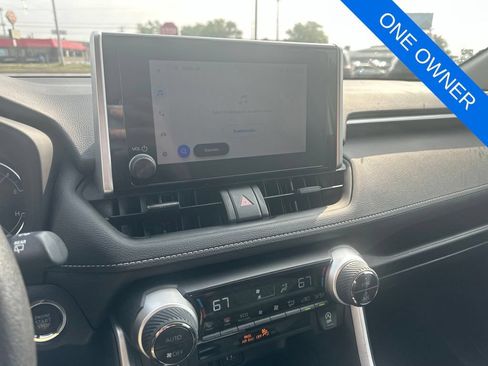 Used 2025 Toyota RAV4 XLE FWD image 15