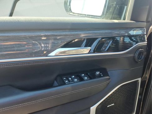 Used 2022 Jeep Wagoneer Series II AWD/4WD image 9