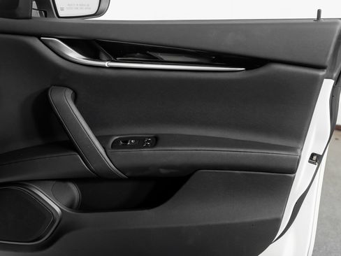 Used 2023 Maserati Ghibli Modena image 52