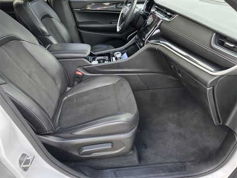 Used 2022 Jeep Grand Cherokee Altitude image 30