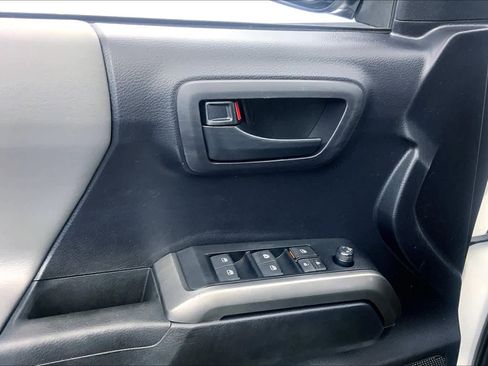 Used 2020 Toyota Tacoma SR5 image 32