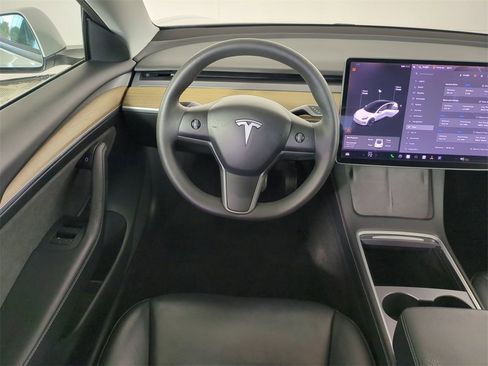 Used 2021 Tesla Model 3 Standard Range Plus image 17
