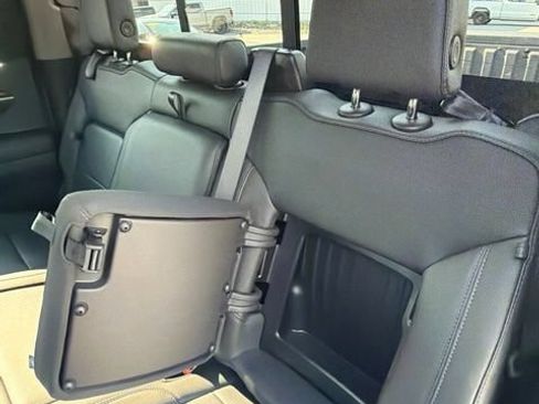 Used 2024 GMC Sierra 1500 SLT AWD/4WD image 31