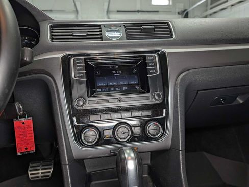 Used 2016 Volkswagen Passat 1.8T R-Line FWD image 29