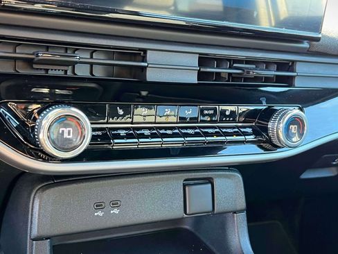 Used 2024 Honda Prologue EX image 30