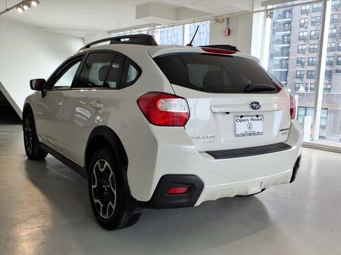 Used 2017 Subaru Crosstrek 2.0i Premium w/ Moonroof Package image 6
