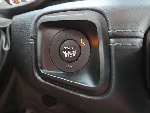 Used 2024 Jeep Gladiator Rubicon w/ Technology Group AWD/4WD image 21