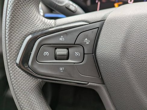 Used 2025 Chevrolet Trax LT FWD image 24
