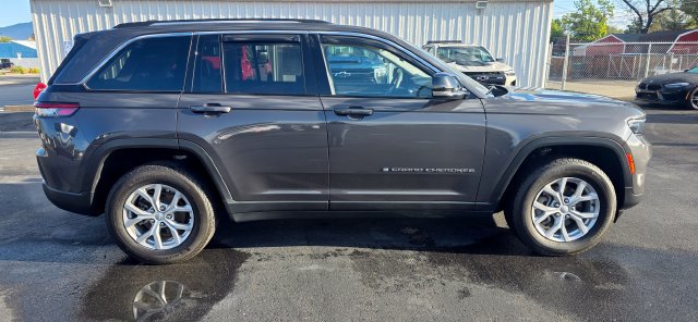 Used 2023 Jeep Grand Cherokee Limited w/ Trailer Tow Prep Group (B) AWD/4WD image 6