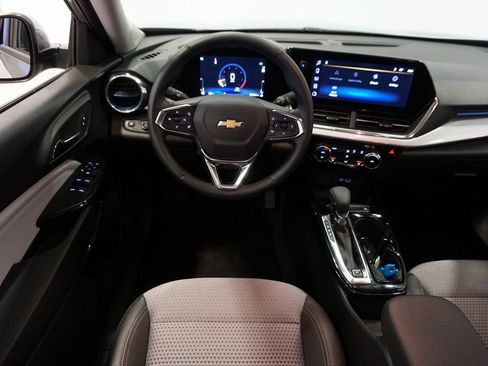 Certified 2025 Chevrolet Trax LT w/ LT Convenience Package image 12