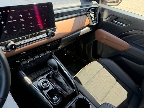 Used 2024 GMC Canyon AT4 w/ Technology Package image 12