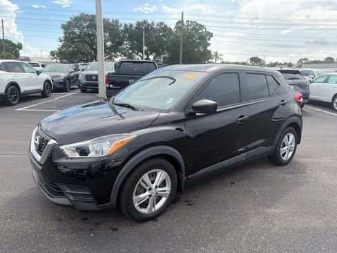 Used 2020 Nissan Kicks S FWD image 3