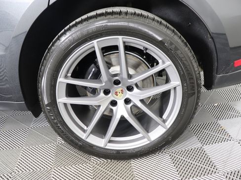 Used 2025 Porsche Macan image 15