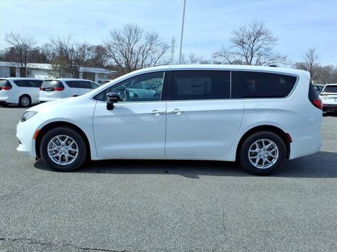 New 2026 Chrysler Voyager LX image 6