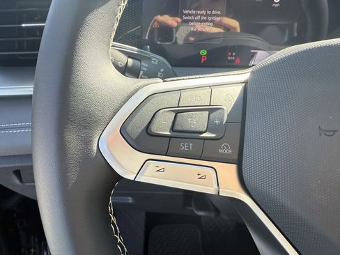 New 2026 Volkswagen Tiguan SE FWD image 16