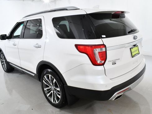 Used 2017 Ford Explorer Platinum image 15