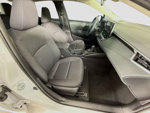 Used 2025 Toyota Corolla LE FWD image 18